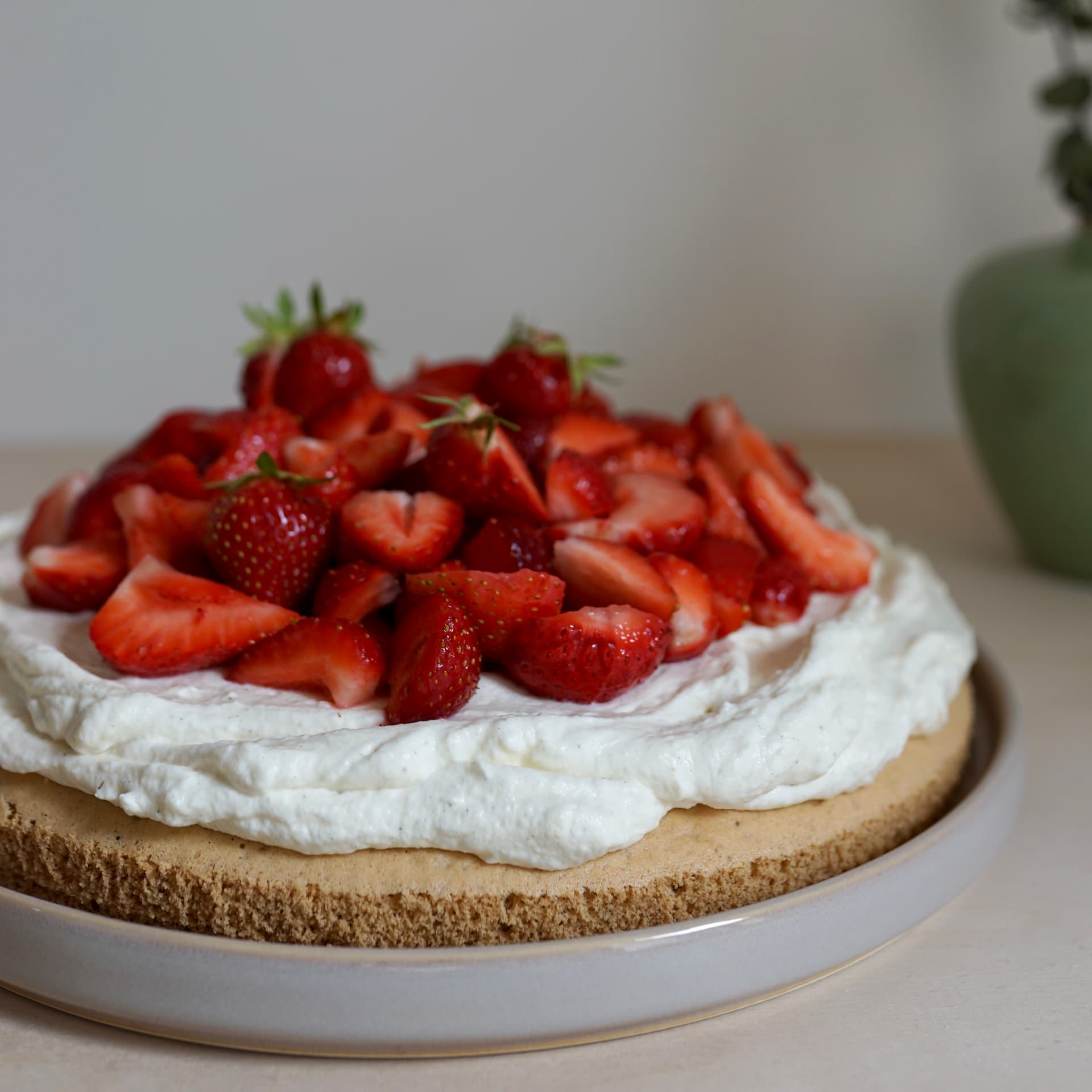 Erdbeerkuchen mit Buchweizen-Biskuit