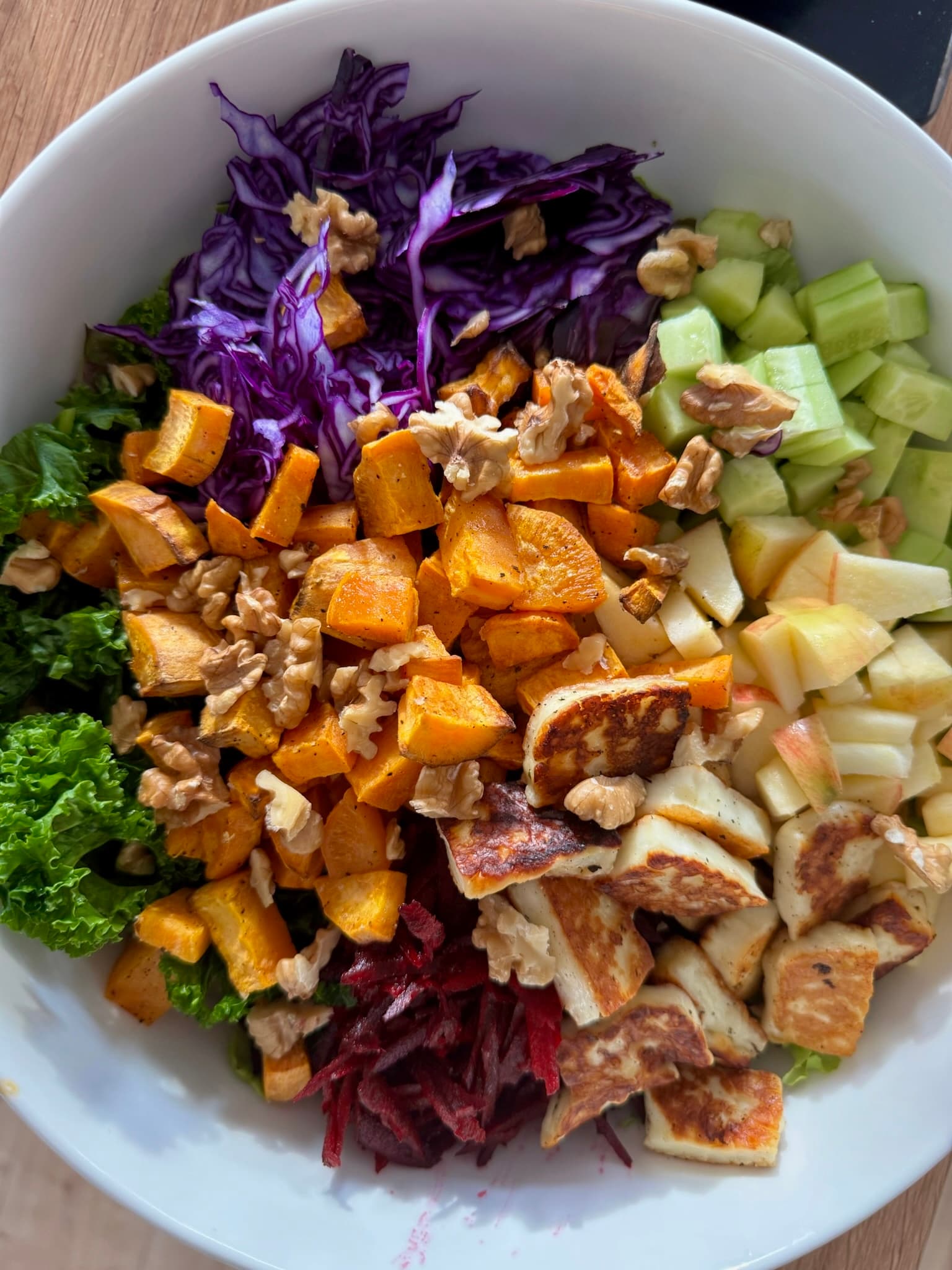 Herbstsalat mit Süßkartoffel und Halloumi