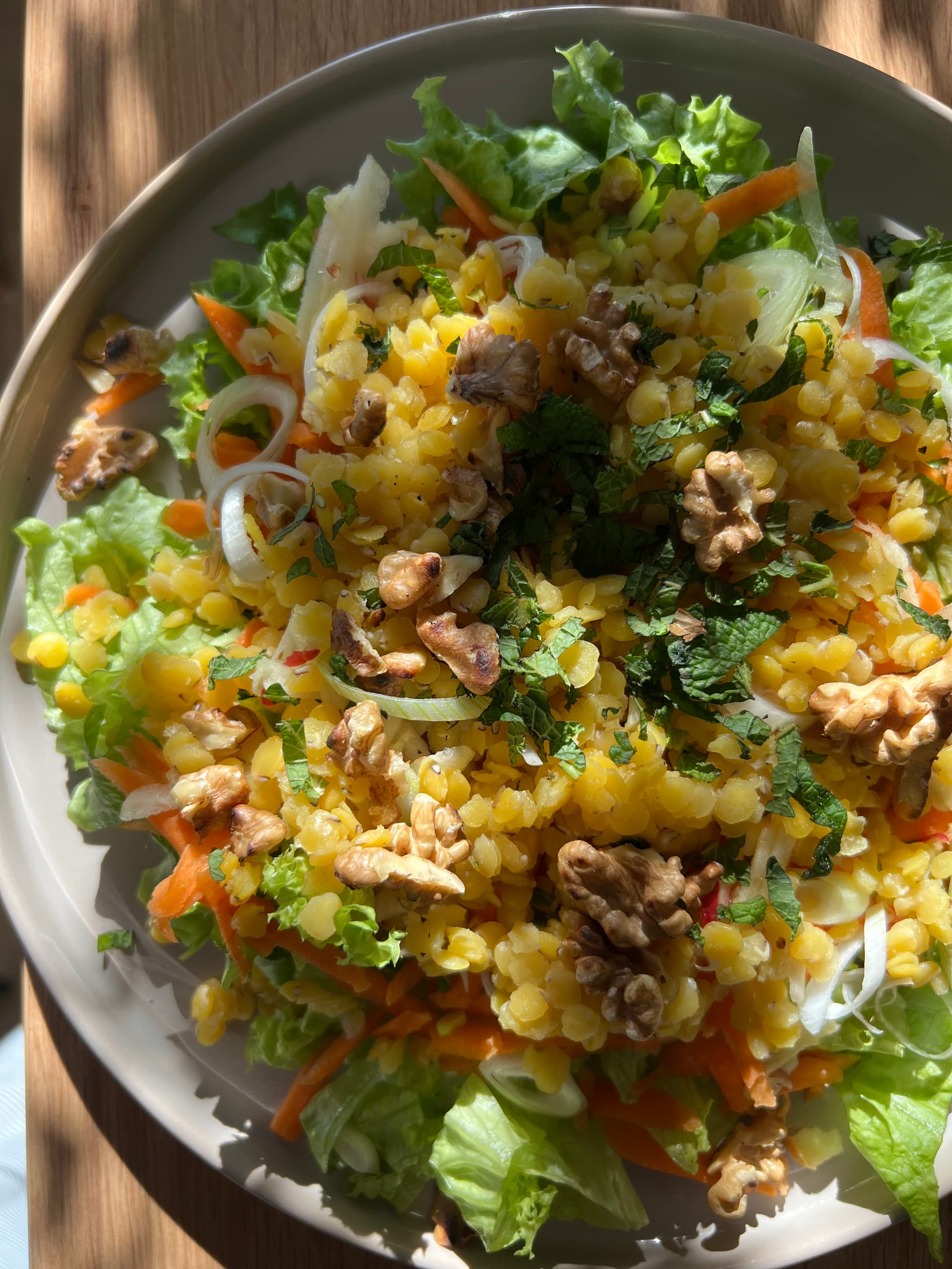 Linsensalat mit Apfel und Walnüssen