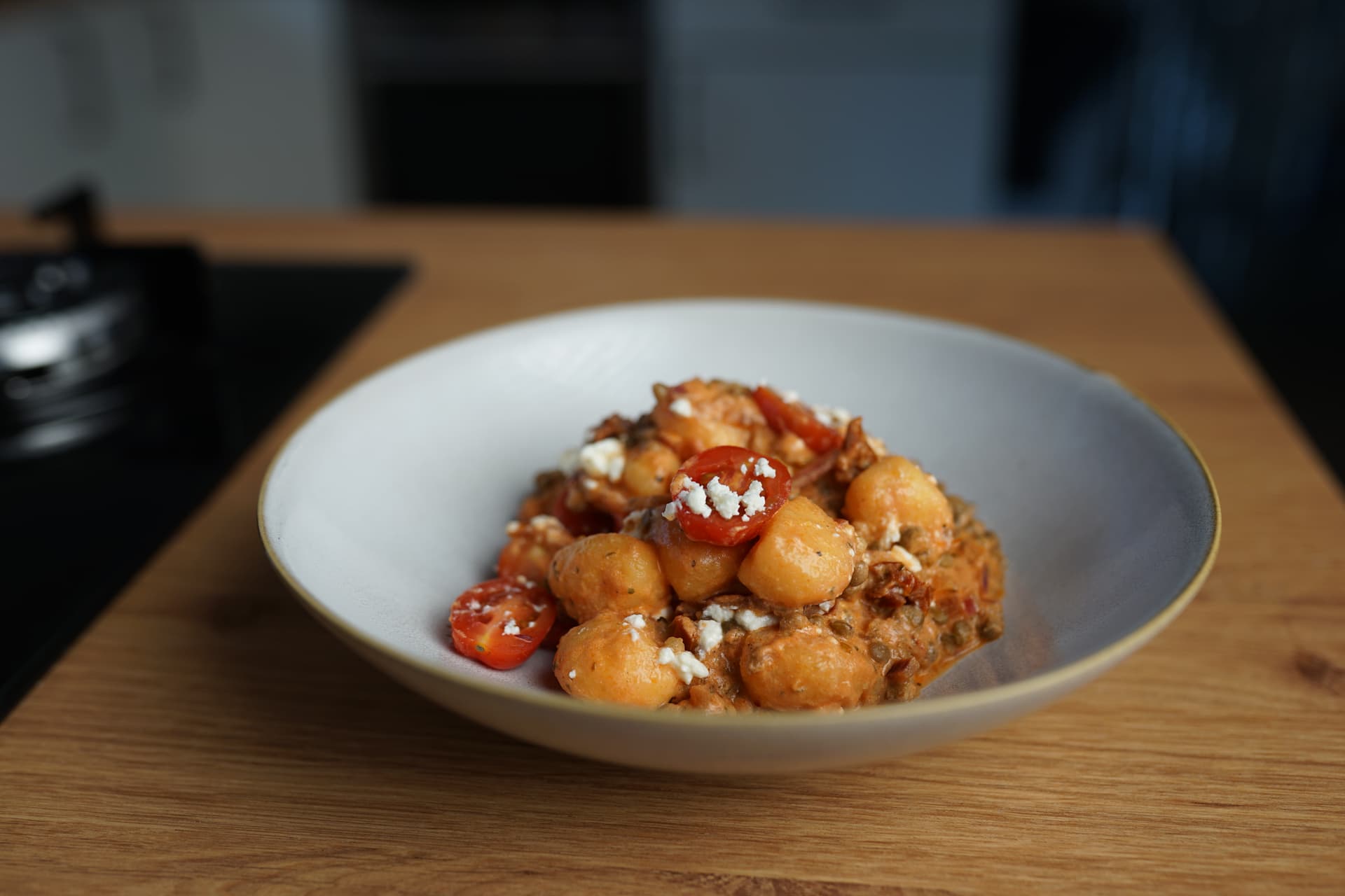 One-Pot-Gnocchi mit Linsen und Feta