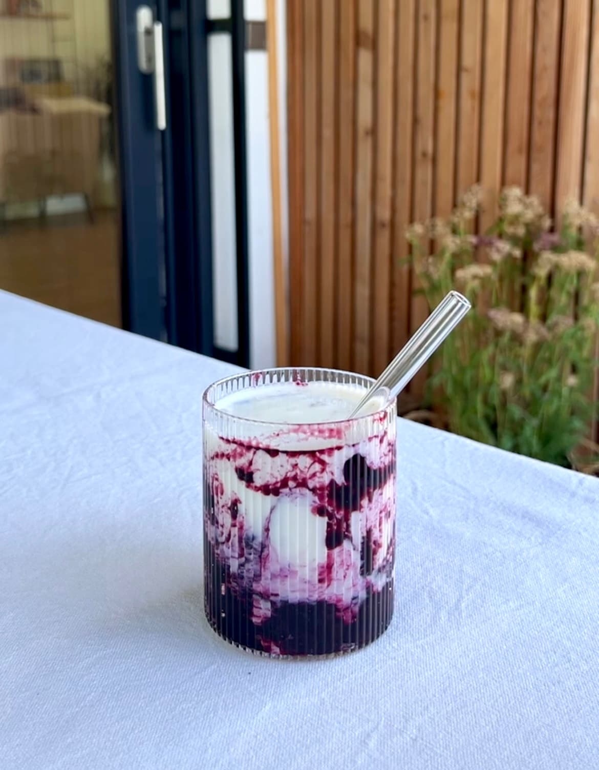 Probiotischer Drink mit Kefir & Wildheidelbeeren