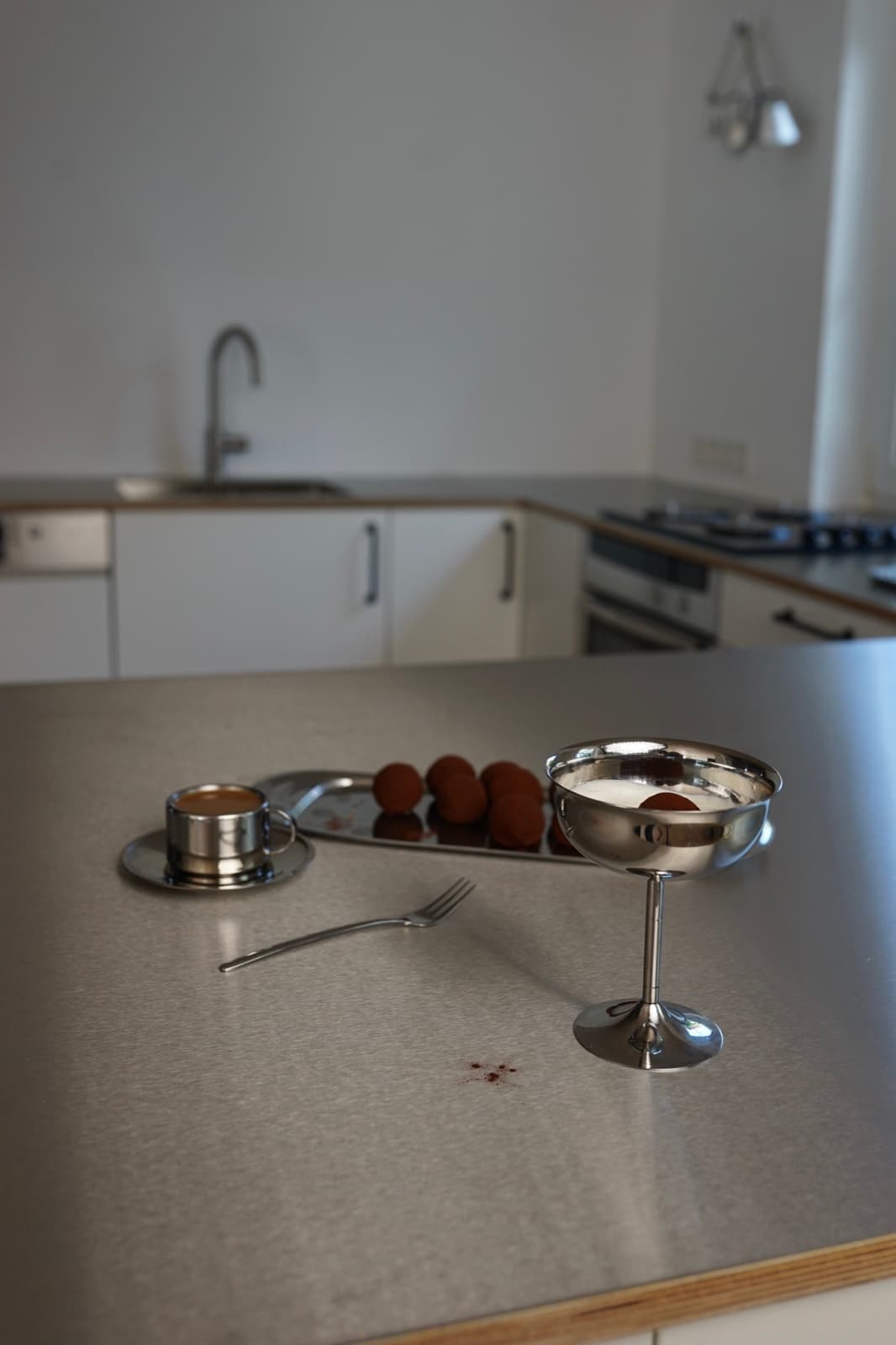 Tiramisu-Balls mit Espresso und Skyr-Vanilleprotein-Dip