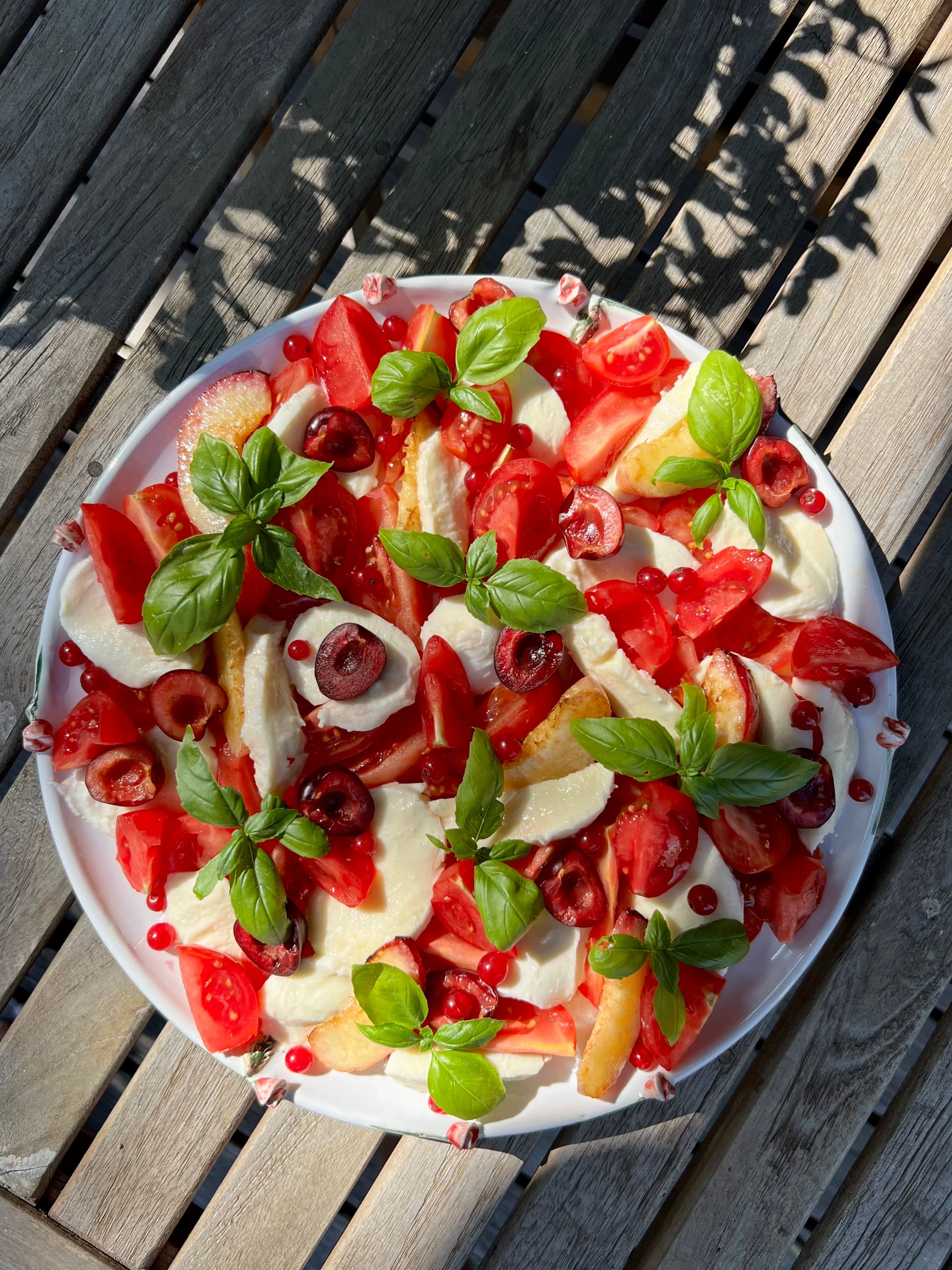 Tomate-Mozzarella mit gegrillter Nektarine