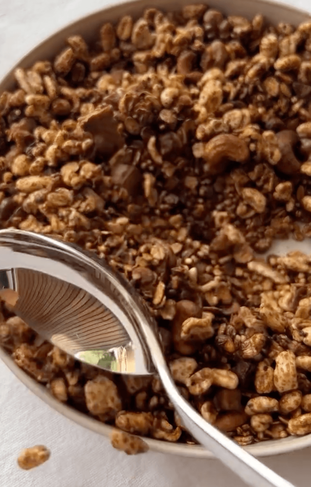 Zuckerreduziertes Granola mit Honig