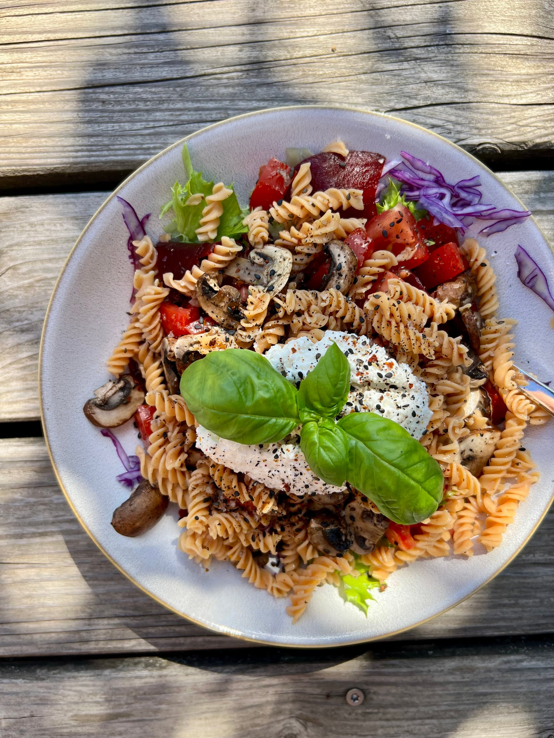 Bunter Linsennudel-Salat