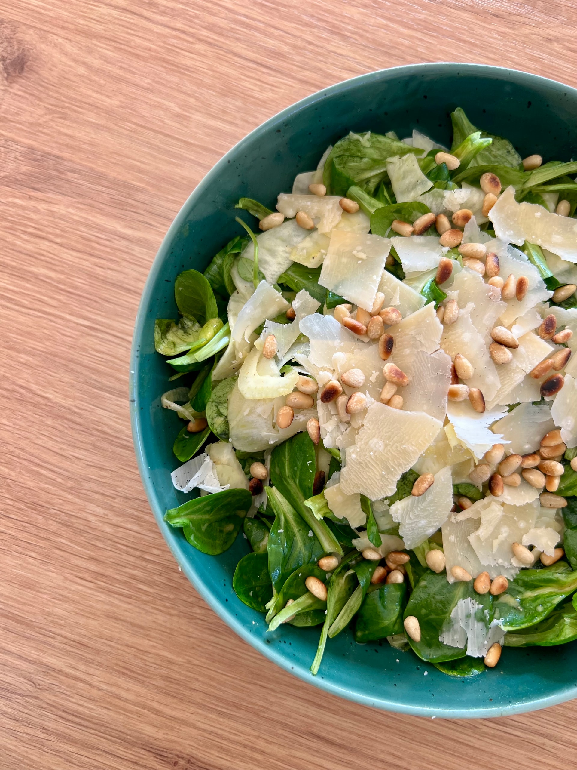Fenchelsalat mit Parmesan und Feldsalat