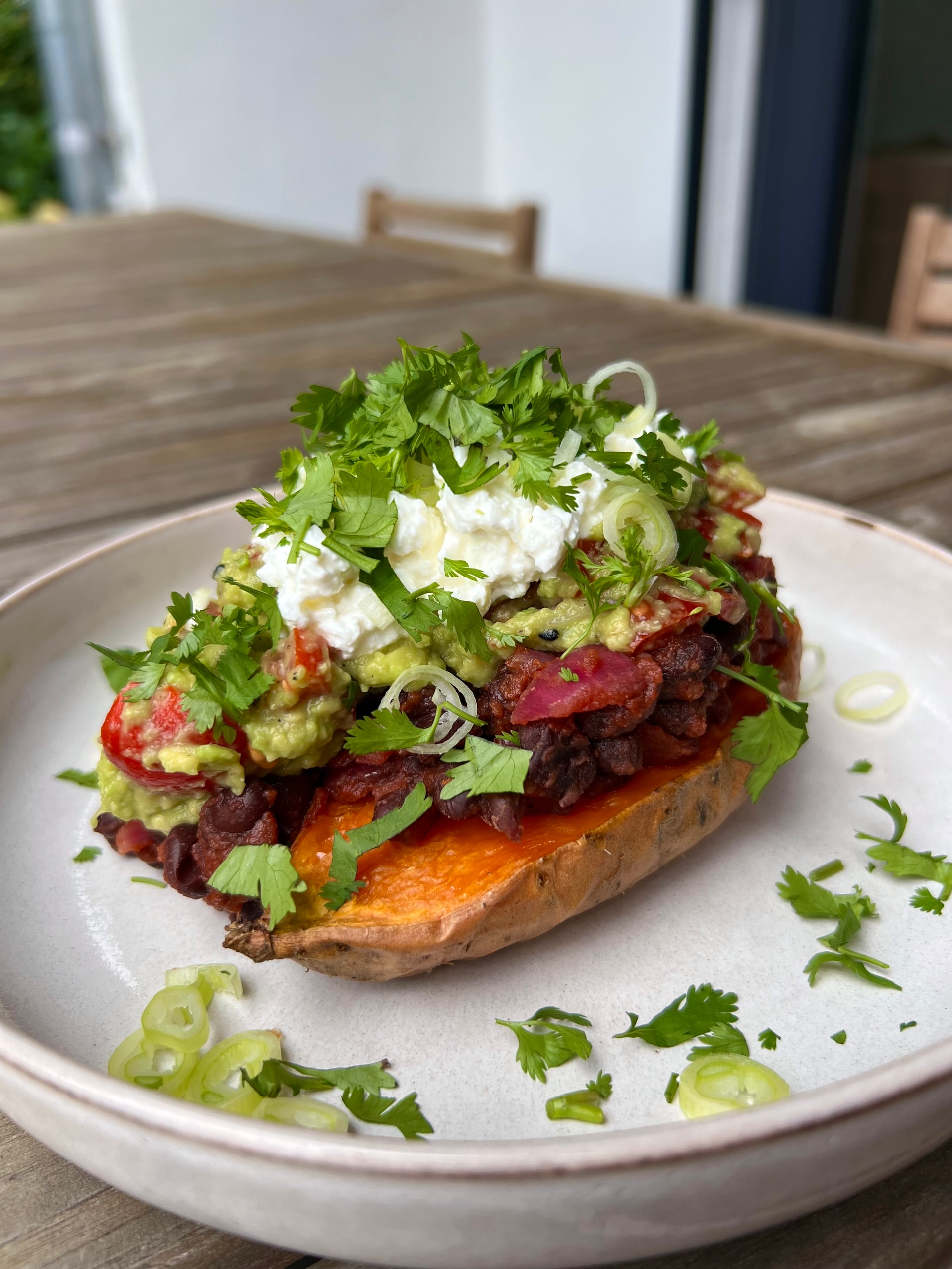 Gefüllte Süßkartoffel mit Guacamole