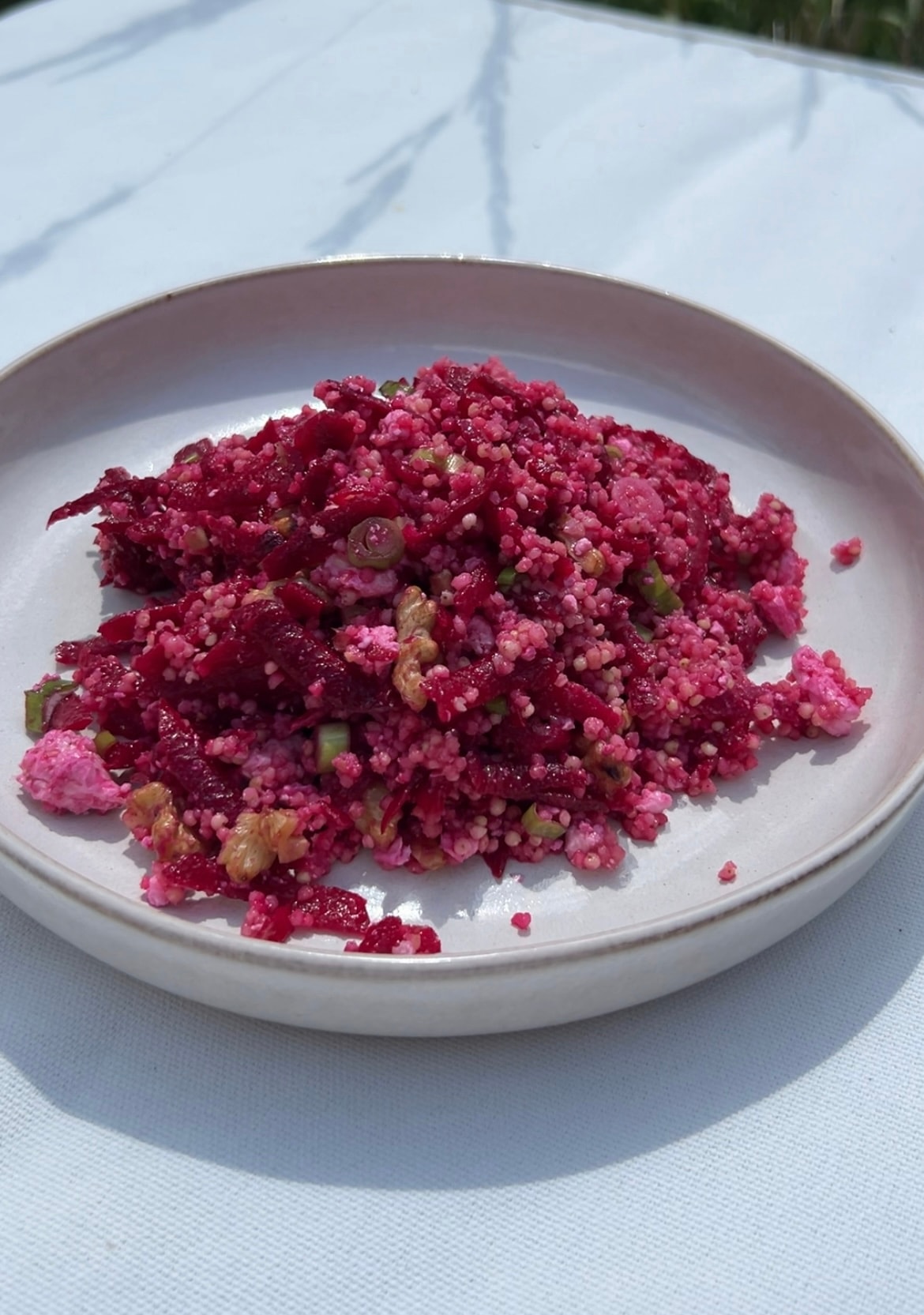 Hirse-Rote Beete Salat mit Ziegenkäse