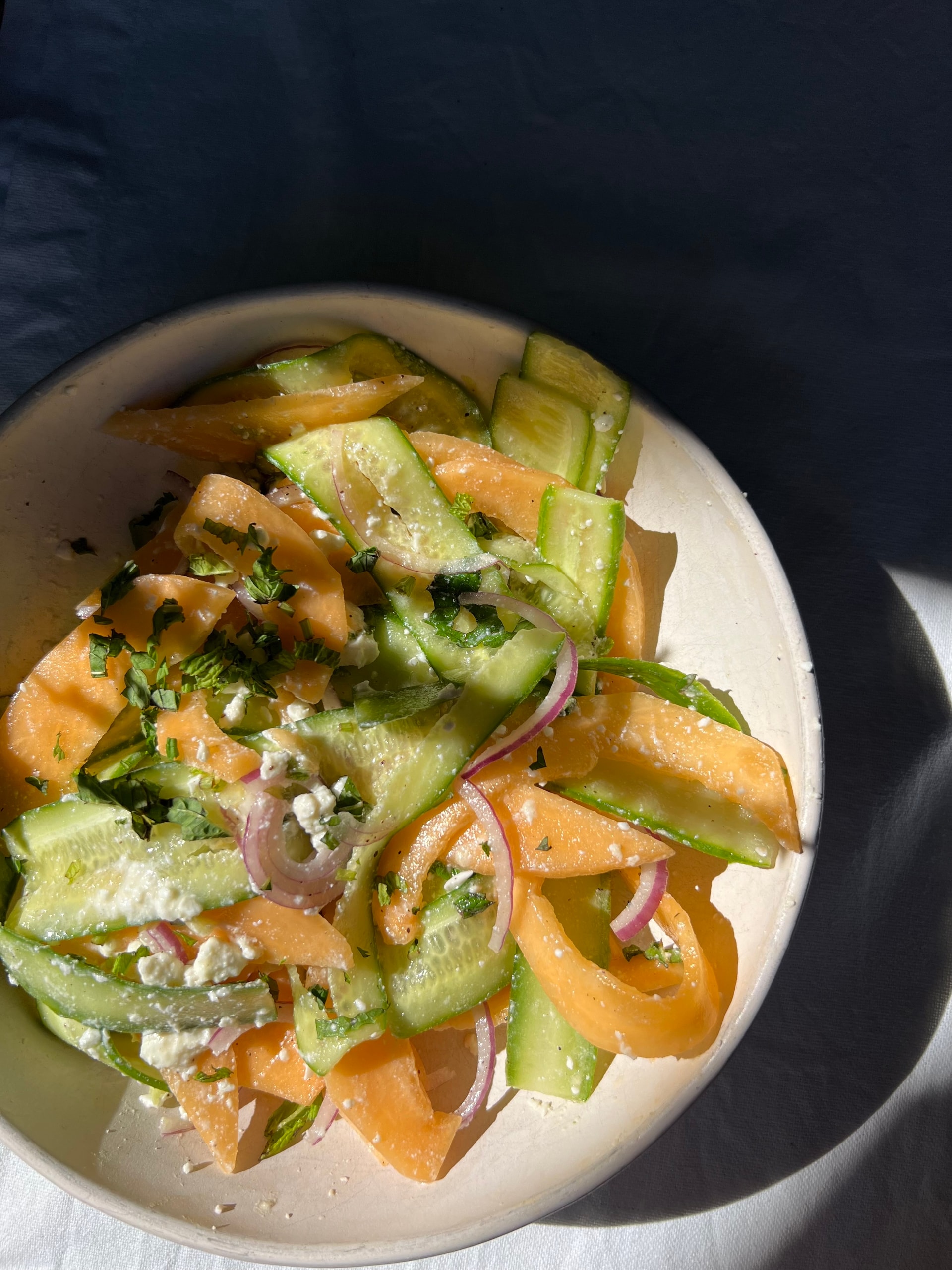 Melonen-Gurken-Salat mit Feta und Minze