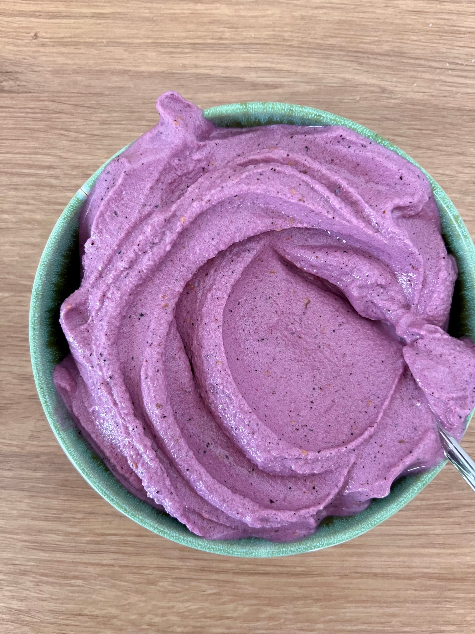 Smoothie-Bowl mit Beeren