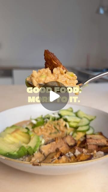 Reel-Thumbnail zu Erdnuss-Tofu-Bowl