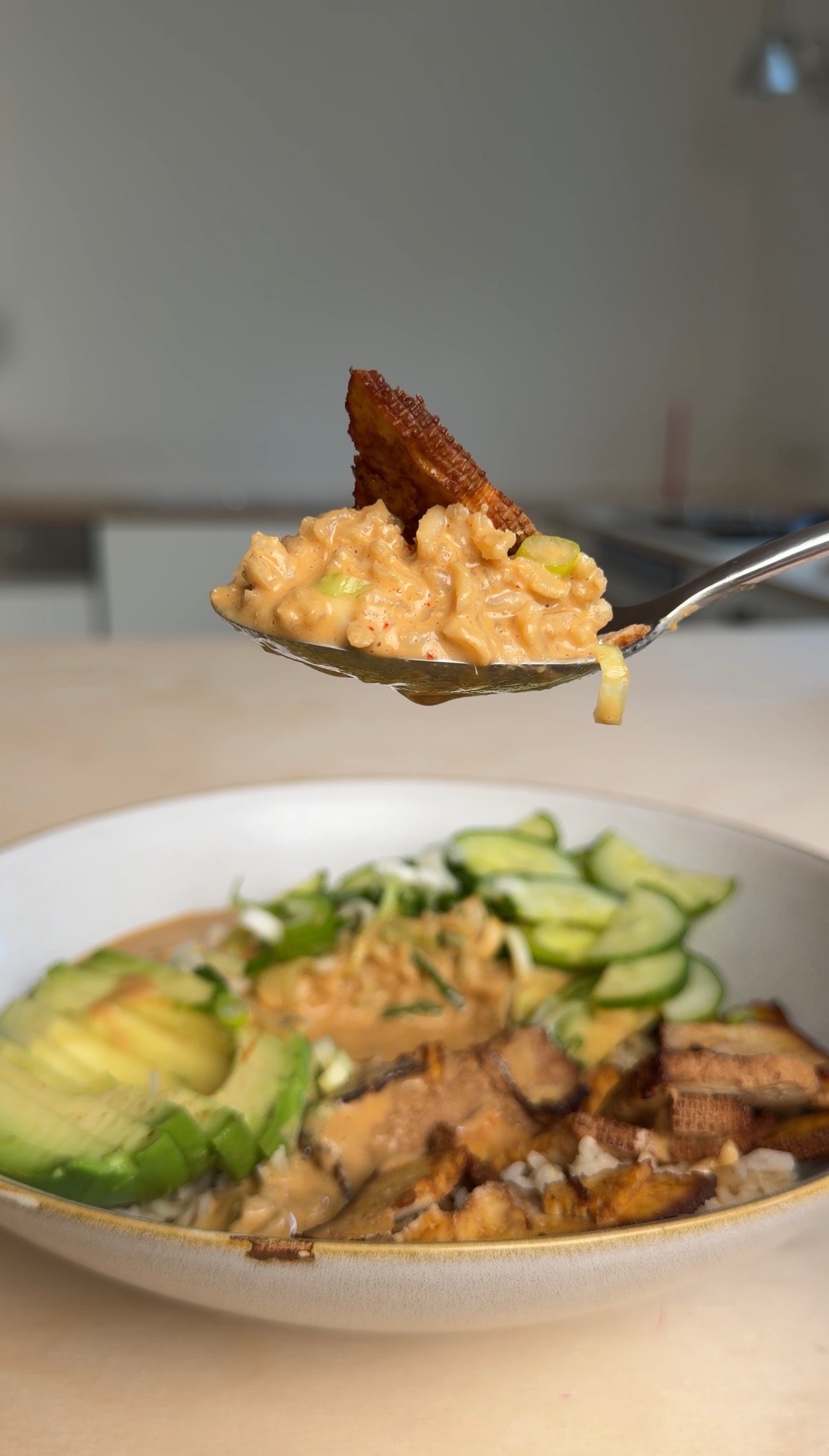 Erdnuss-Tofu-Bowl