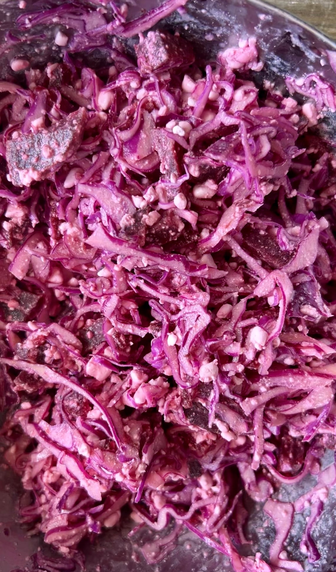 Rotkohlsalat mit Hüttenkäse - Rezeptbild